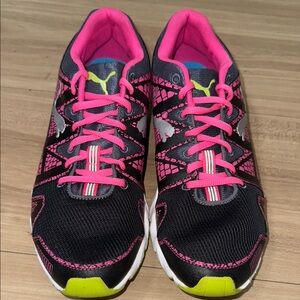 Puma Women's Black and Pink Running Shoes SIZE 9.5
